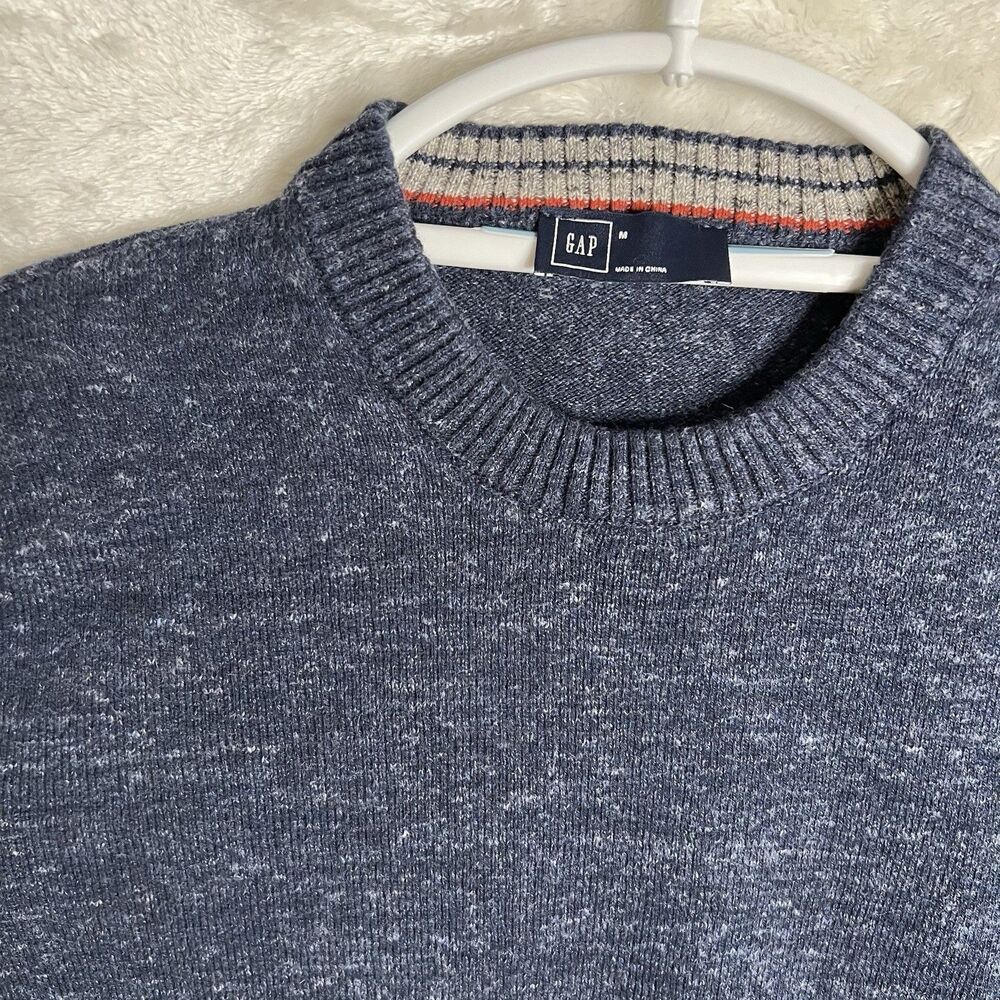 Classic Gap Men’s Sweater Cotton Blend Sz M Dark Blue Chic Comfort Any Occasion